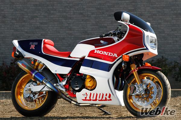 강력한 섀시를 갖춘 최고급 기계: CB1100R Custom