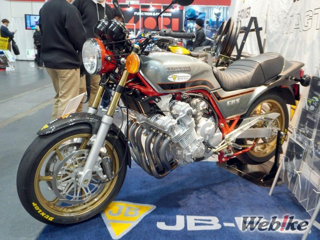 공랭식 병렬 6기통! 혼다 CBX1000을 풀 커스텀한 BITO R&D, 새로운 스윙암 주목!