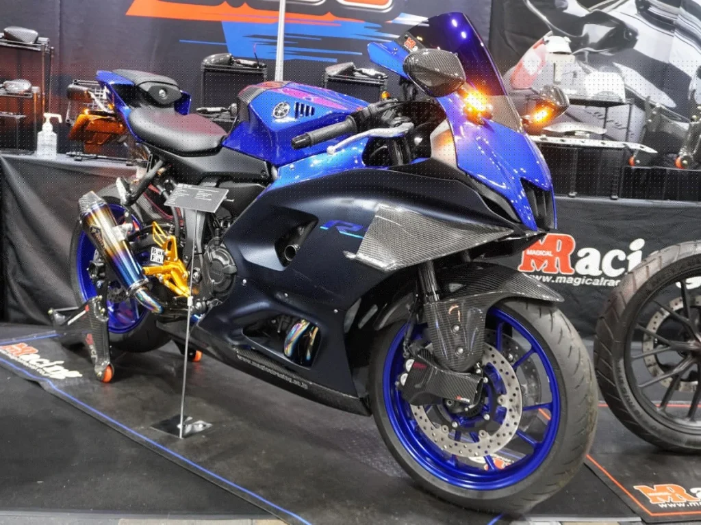 윙으로 YZF-R7이 마치 YZR-M1처럼! LED 방향지시등 미러도 새롭게 출시!