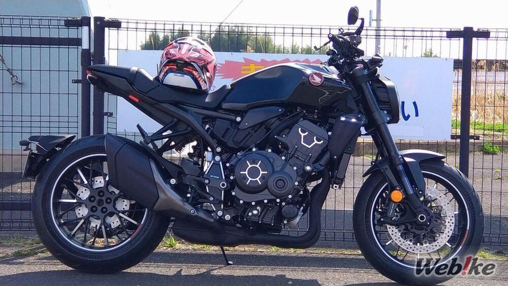 혼다 CB1000R 커스텀 : 업그레이드된 블랙 에디션