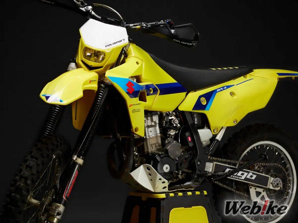마치 신형 같은 DR-Z400S! 폴리스포츠의 외장 키트로 멋지게 업그레이드