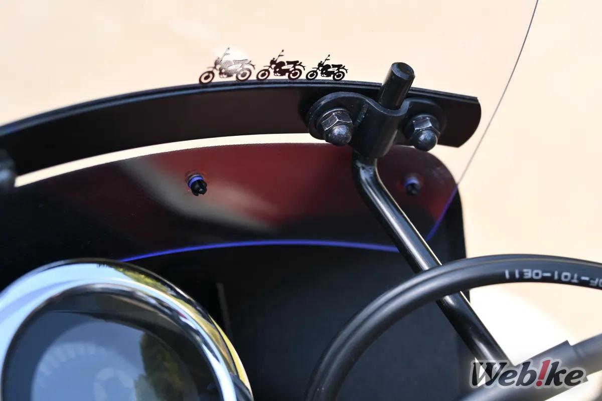 Installation of the limited edition Monkey Triple Silhouette Windshield on the Monkey125 (2)