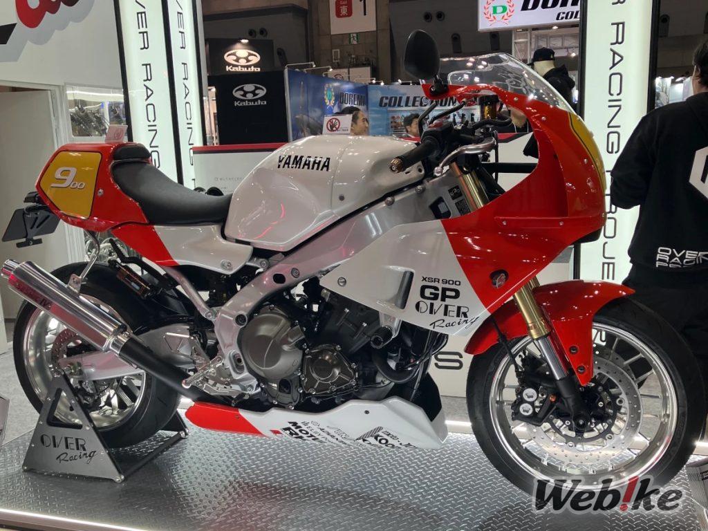 오버레이싱 신작 머플러 ‘SESMIC-IV 3-1’ 전시! XSR900 GP의 80년대 커스텀에 주목 [도쿄 모터사이클 쇼 2025]