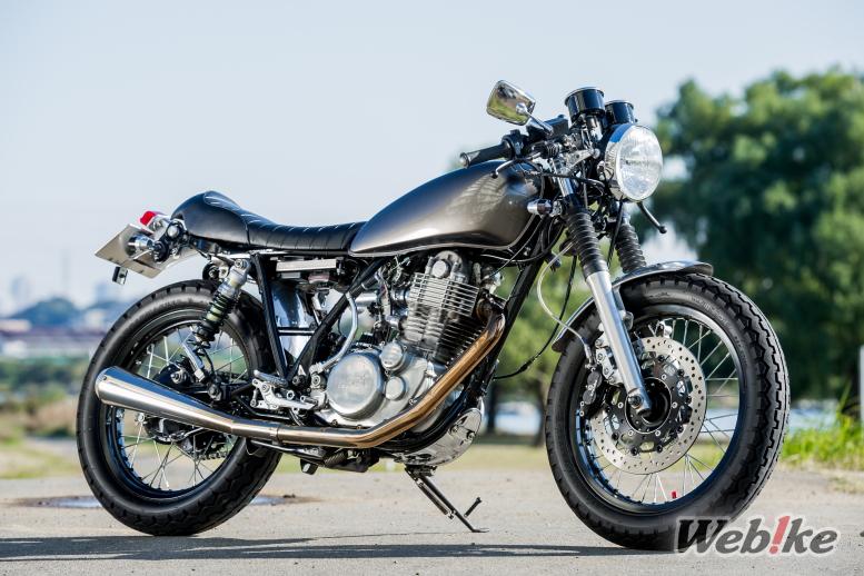 순정의 품격에 레이싱 감각을 더하다: YAMAHA SR400 Custom by Orange boulevard